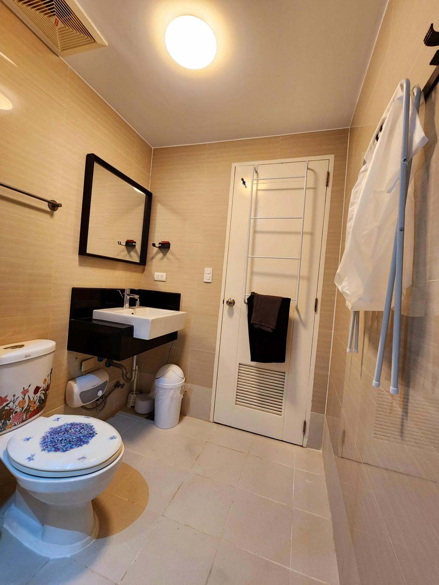تاغويغ Spacious Cozy Suite At The Venice Mall With Free Parking And Washing Machine (Adults Only) المظهر الخارجي الصورة