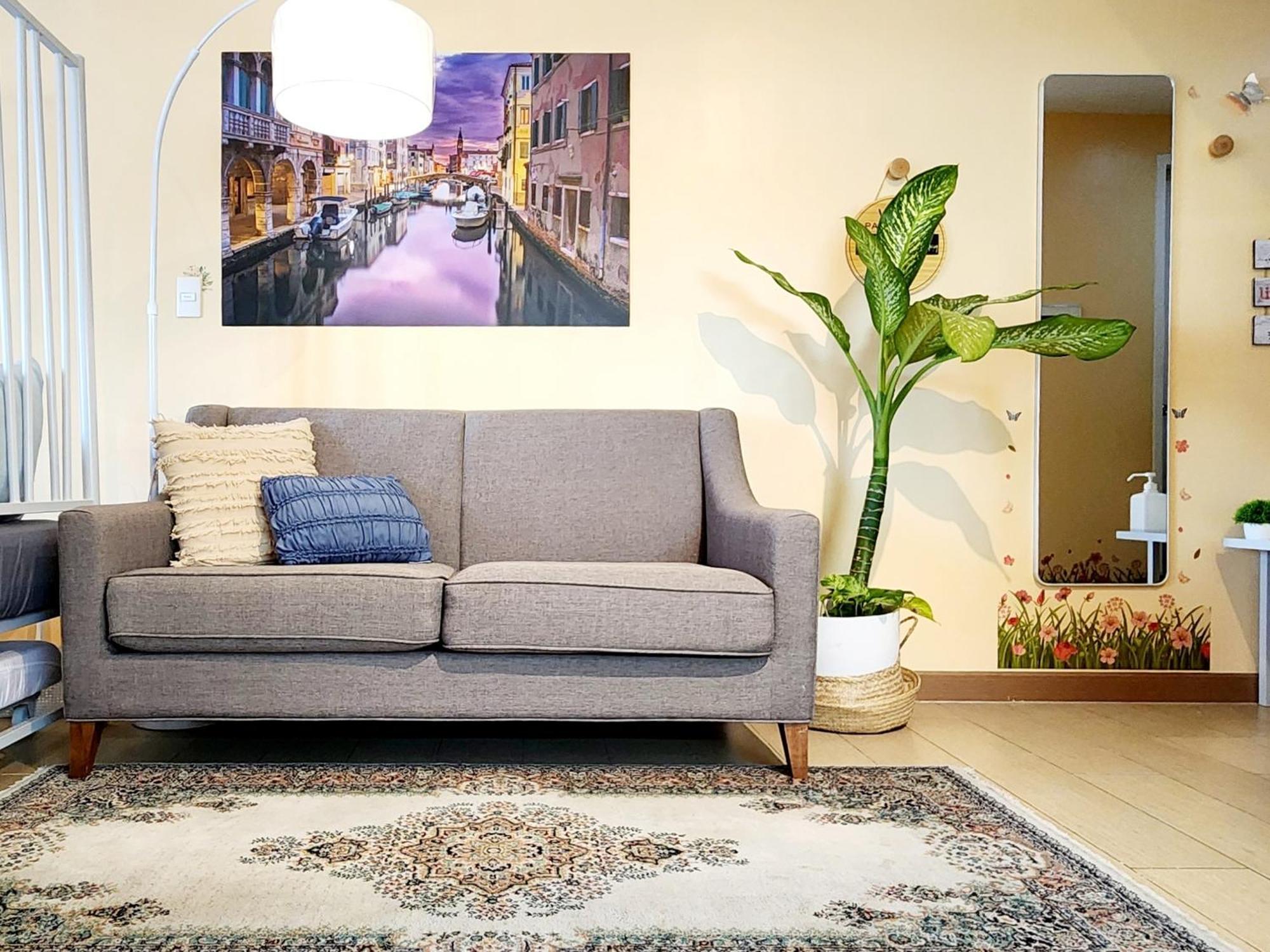 تاغويغ Spacious Cozy Suite At The Venice Mall With Free Parking And Washing Machine (Adults Only) الغرفة الصورة